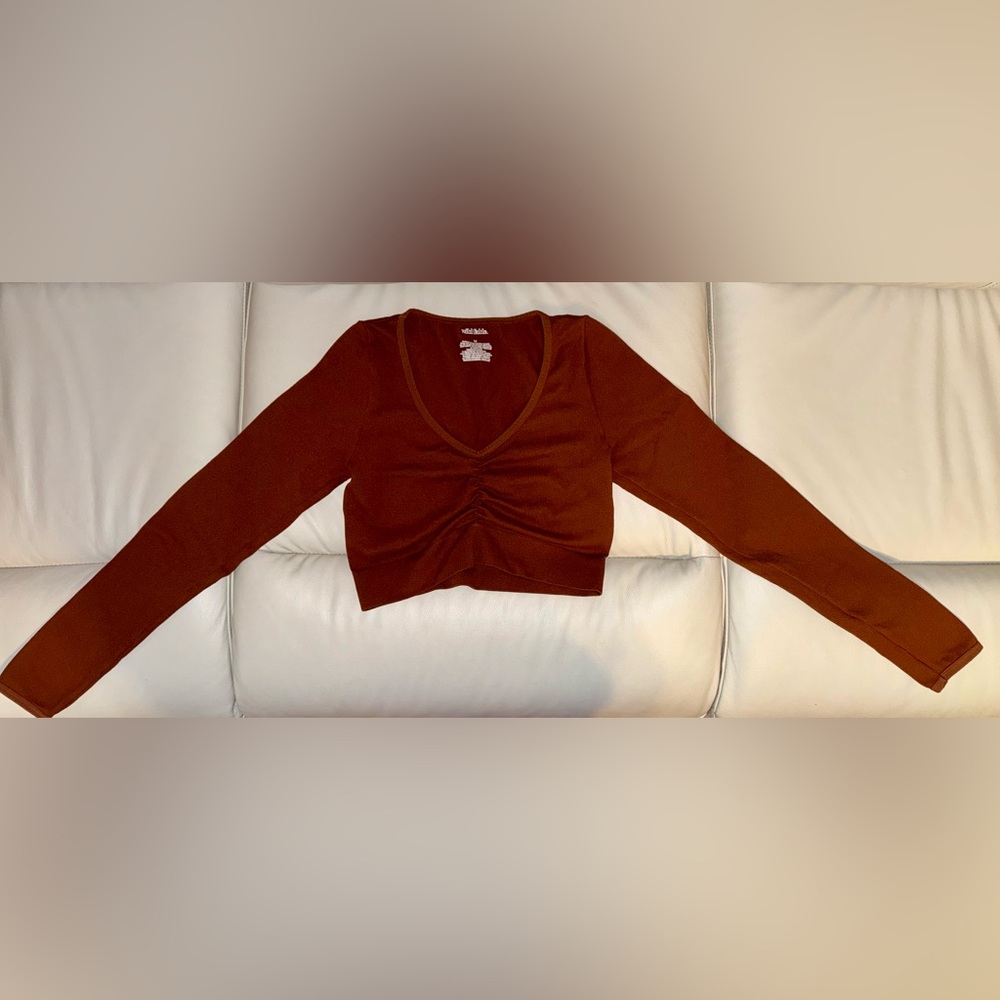 Wild Fable V-Neck Long Sleeve Crop Top 🧡